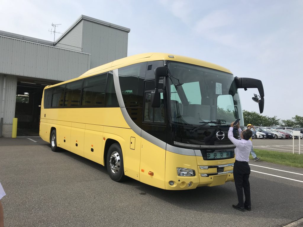ジェイ･バス小松工場にて新車検収